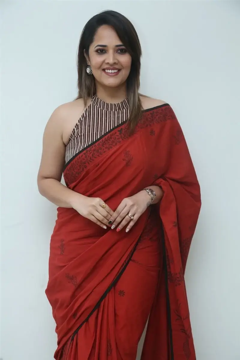 Anasuya Bharadwaj in Maroon Saree